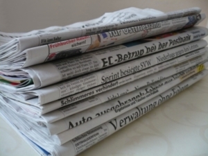 Zeitungen: Print will Anzeigenrückgang mit Paid Content wettmachen (Foto: pixelio.de/Jeger)