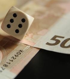 Glückssache: Eine Billig-Bank birgt erhebliche Risiken (Foto: pixelio.de, uschi dreiucker)