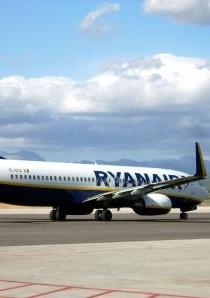 Ryanair-Flieger: Routen nach Malta und Malaga sollen Umsätze ankurbeln (Foto: pixelio.de, manwalk)