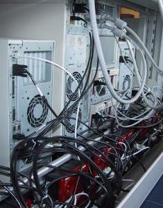 Computer-Netzwerk: Outsourcing beugt Ausfällen vor (Foto: pixelio.de, C. Nöhren)