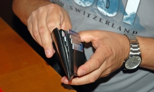 Bankkunden müssen für Depotbestätigungen bis zu 18 Euro zahlen (pixelio.de/Paul-Georg Meister)