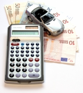 Autokauf: 30 Prozent sehen Bürokratie als Hindernis (Foto: pixelio.de, Thorben Wengert)