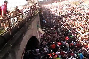 Duisburger Todestunnel: Tausende Videos von Augenzeugen im Web (Bild: YouTube)