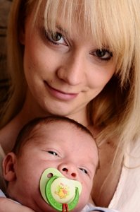 Mutter und Kind: Starke Bindung prägt das ganze Leben (Foto: pixelio.de/Lisa Schwarz)
