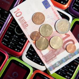 Geld für mobilen Content: Fast jeder Zweite will dafür zahlen (Foto: pixelio.de, Harald Wanetschka)