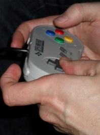 Spielekonsole: Nintendo behält trotzdem Gewinnprognose bei (Foto: pixelio.de, Sarah Grazioli)