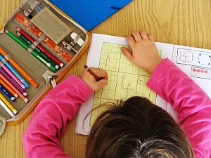 Mathe und Mädchen: Wirken Vorurteile, sinkt die Leistung (Foto: pixelio.de/Weiss)