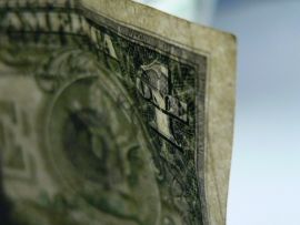 Dollarnote: Finanzinstitute zahlen erneut höhere Boni (Foto: aboutpixel.de, Jeffrey Le_Blond)