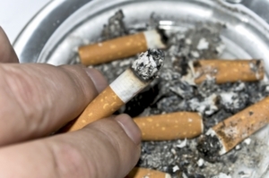 Zigaretten: Mitschuld an Zunahme chronischer Krankheiten (Foto: T. Freyer/pixelio.de)