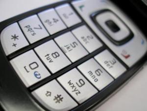 Handy: Neue Tarifmodelle für Daten- und Umsatzhunger (Foto: pixelio.de, Claudia Hautumm)