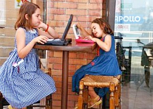 Kinder am Computer: Das Internet bestimmt das Selbstbild mit (Foto: pixelio.de/Berger)