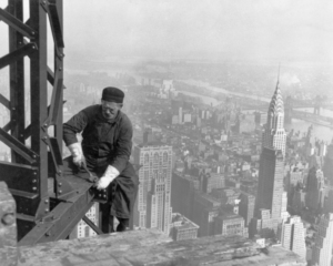 Empire State Building: Ferstigstellung 1931 (im Hintergrund das Chrysler Building )