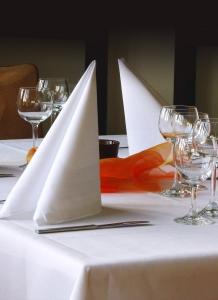 Gedeckter Tisch: Nutzer lernen sich im echten Leben kennen (Foto: Rainer Sturm)