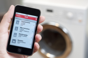 iPhone: Mit dem Telefon lassen sich Hausgeräte bequem regeln (Foto: Miele)