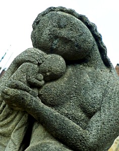 Mutterliebe: Totgeglaubtes Baby lebt nach Körperkontakt wieder (Foto: pixelio.de/Wellstein)