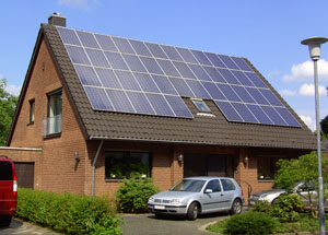 Solarzellen: Erneuerbare Energie ist noch nicht im Alltag angekommen (Foto: pixelio.de/Ingo Anstötz)