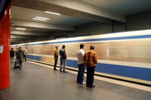 U-Bahnen: Produzieren kinetische Energie, aus der Strom gewonnen wird (Foto: pixelio/Telemarco)