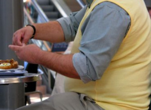 Gewichtiger Mensch: Nicht nur exzessives Essen führt zu Übergewicht (Foto: aboutpixel.de/F. Zunker)