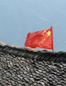 Chinesische Flagge: Bald auch vermehrt auf deutschen Firmendächern (Foto: pixelio.de, Dieter Schütz)