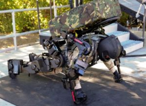 XOS 2: Ermöglicht Liegestütze fast ohne Kraftanstrengung (Foto: Raytheon)