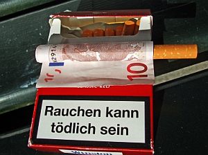 Zigarettenpackung: Rauchen ist teuer (Foto: pixelio.de/Schwabenland)