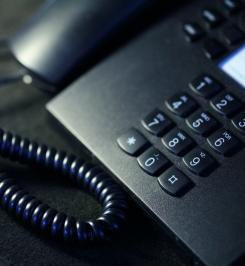 Festnetz: Keine Chance für Telefon als alleiniges Kundensprachrohr (Foto: pixelio.de, Rainer Sturm)