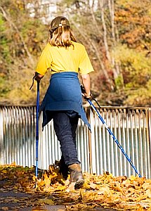 Nordic Walking: Wer sich viel bewegt, wird selten vom Schnupfen geplagt (Foto: pixelio.de/Rainbow)