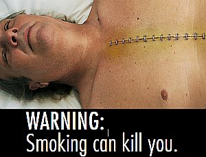 Toter: Winkt US-Rauchern in Zukunft von der Zigarettenpackung (Bild: FDA)