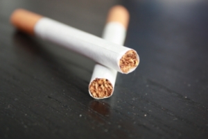 Zigaretten: Tabakindustrie wehrt sich gegen strengere Regulierung (Foto: pixelio.de)