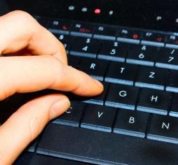 Tastatur: Viele Unternehmen scheuen sich vor User-Kritik (Foto: pixelio.de, Benjamin Klack)