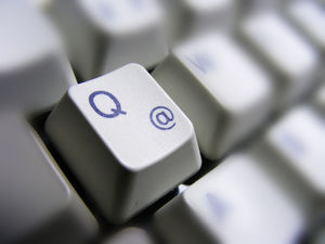 @: Spammer adressieren Twitter (Foto: aboutpixel.de, Tom Kleiner)