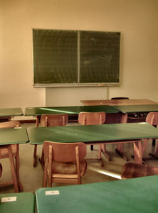 Leeres Klassenzimmer: Keine Spur von digitaler Technik (Foto: aboutpixel.de, Patricia Sch.) Leeres Klassenzimmer: Keine Spur von digitaler Technik (Foto: aboutpixel.de, Patricia Sch.)