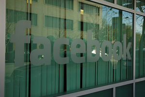 Facebook: Spiegelt eigenes Ideal wider (Foto: flickr.com, Wonderlane)