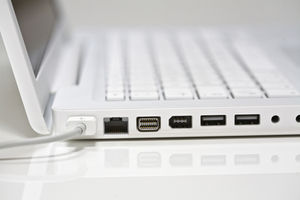 Strom fürs Notebook: Mit IE9 reicht länger der Akku (Foto: aboutpixel.com, Peter Kirchhoff)