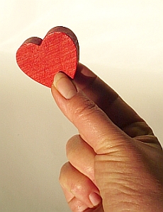 Herz: Je selbstloser ein Geschenk, desto größer sein Potenzial (Foto: pixelio.de/Rossmann)