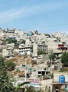 Häuser am Stadtrand von Mexiko-City: Megastädte sind besonders klimaempfindlich (Foto: UCAR)
