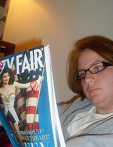 Frau mit Zeitschrift: Bilder von Supermodels machen kurzfristig zufrieden (Foto: FlickrCC/Govaert)