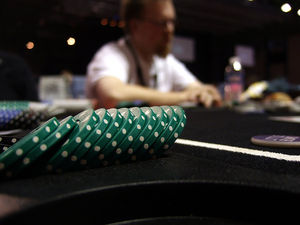 Poker: Spieler verlieren Bezug zu Geld im Web schneller (Foto: flickr.com, Yannick Croissant)