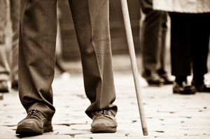 Alte Menschen: Risikogruppe für Knochenbrüche (Foto: flickr.com, ashraful kadir)