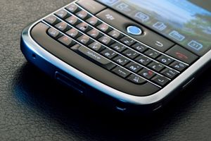 Blackberry: RIM ist neben Apple bei den Gewinnern (Foto: pixelio.de/grabscheit)