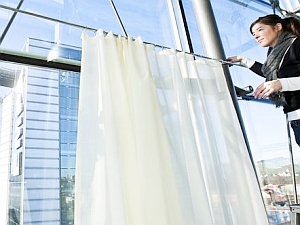 Vorhang: Forscher entwickeln leichten Schallschlucker für Fenster (Foto: EMPA)