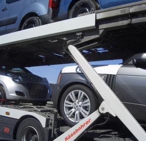 Neuwagen: Preise im Web günstiger (Foto: pixelio.de, Lizzi Tewordt)