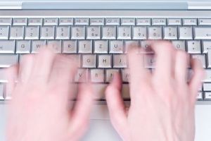 Tippbewegung: Macht Passwörter sicherer (Foto: aboutpixel.com, Arnim Schindler) Tippbewegung: Macht Passwörter sicherer (Foto: aboutpixel.com, Arnim Schindler)