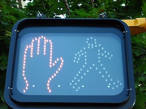 Straßenschilder: VizWiz gibt Blinden Hilfestellung (Foto: flickr.com/kimba)