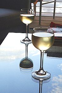 Weingläser: Vorbelastete müssen vorsichtig sein (Foto: aboutpixel.de/Hjnisch)