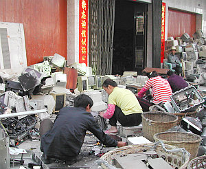 Elektroschrott-Recycling: Beschäftigte bezahlen mit Gesundheit (Foto: EMPA)