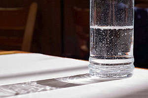 Wasserglas: Nanotechnik optimiert die Entsalzung (Foto: flickrCC/Murch)
