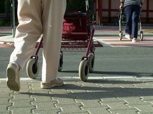 Senioren: Schlechte Ernährung ist ein Teufelskreis (Foto: aboutpixel.de/maçka)