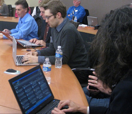 Arbeitsplatz: Facebook und Co nicht nur Zeitvernichter (Foto: FlickrCC/ttnk)