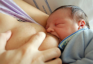 Stillen: Beste Vorsorge gegen Säuglingssterblichkeit (Foto: Flickr/Sebibeiro)